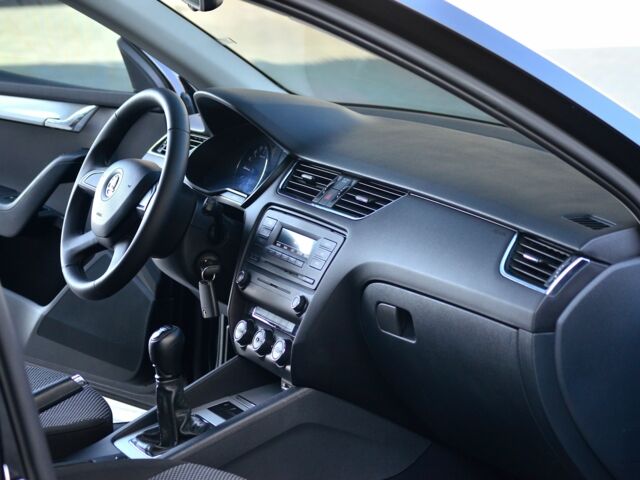 Черный Шкода Октавия, объемом двигателя 1.6 л и пробегом 148 тыс. км за 10500 $, фото 9 на Automoto.ua