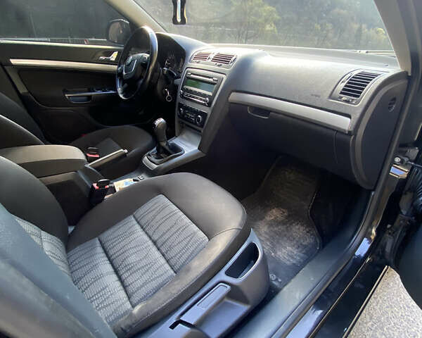 Черный Шкода Октавия, объемом двигателя 2 л и пробегом 350 тыс. км за 8700 $, фото 13 на Automoto.ua