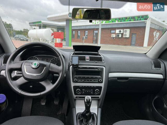 Черный Шкода Октавия, объемом двигателя 1.6 л и пробегом 238 тыс. км за 8100 $, фото 33 на Automoto.ua