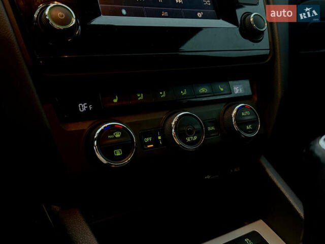 Черный Шкода Октавия, объемом двигателя 1.6 л и пробегом 335 тыс. км за 10000 $, фото 21 на Automoto.ua