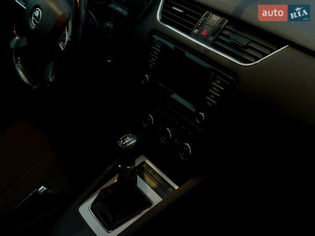 Черный Шкода Октавия, объемом двигателя 1.6 л и пробегом 335 тыс. км за 10000 $, фото 44 на Automoto.ua