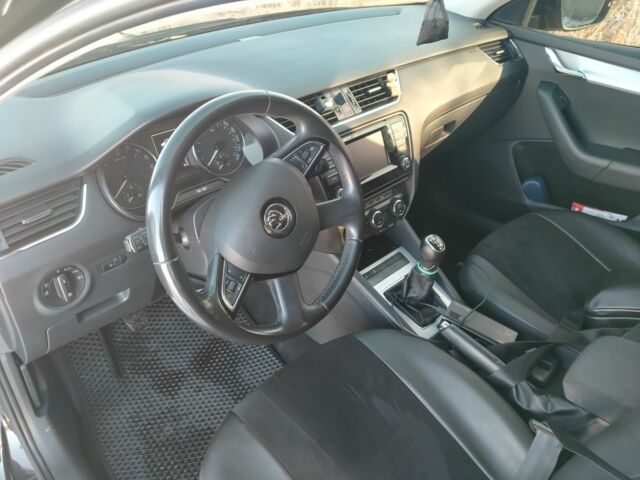 Чорний Шкода Октавія, об'ємом двигуна 1.6 л та пробігом 300 тис. км за 10500 $, фото 6 на Automoto.ua