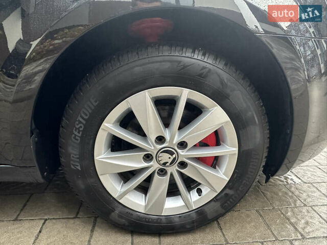 Черный Шкода Октавия, объемом двигателя 1.6 л и пробегом 240 тыс. км за 10500 $, фото 18 на Automoto.ua