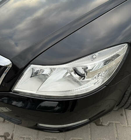 Чорний Шкода Октавія, об'ємом двигуна 2 л та пробігом 310 тис. км за 10600 $, фото 4 на Automoto.ua