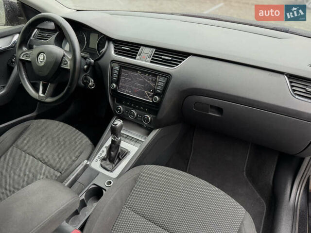 Черный Шкода Октавия, объемом двигателя 2 л и пробегом 301 тыс. км за 9999 $, фото 13 на Automoto.ua