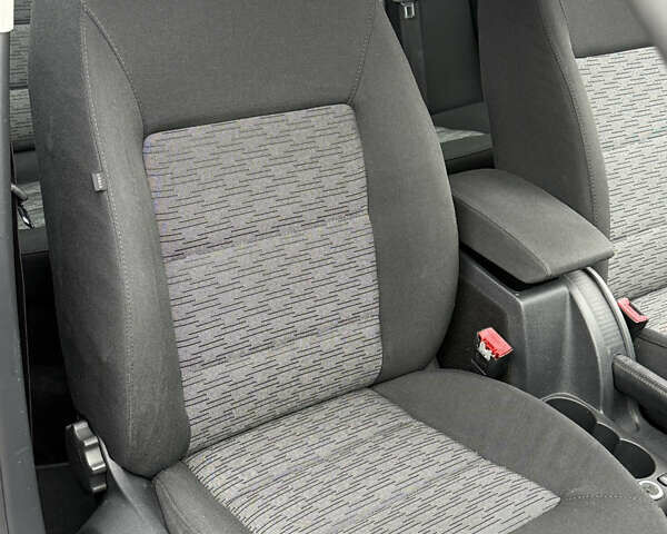 Черный Шкода Октавия, объемом двигателя 1.6 л и пробегом 207 тыс. км за 8999 $, фото 32 на Automoto.ua