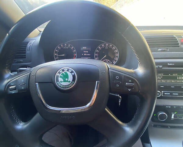 Черный Шкода Октавия, объемом двигателя 2 л и пробегом 350 тыс. км за 8700 $, фото 1 на Automoto.ua