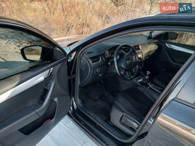 Черный Шкода Октавия, объемом двигателя 1.6 л и пробегом 280 тыс. км за 10900 $, фото 7 на Automoto.ua
