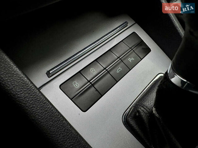 Черный Шкода Октавия, объемом двигателя 2 л и пробегом 301 тыс. км за 9999 $, фото 16 на Automoto.ua