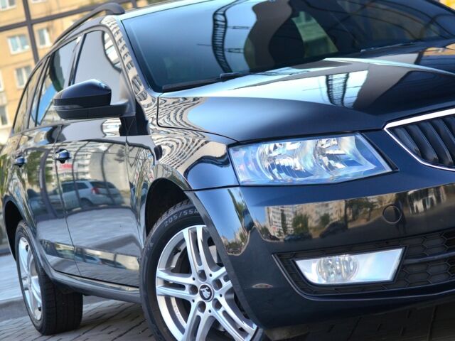 Черный Шкода Октавия, объемом двигателя 1.6 л и пробегом 148 тыс. км за 10500 $, фото 4 на Automoto.ua