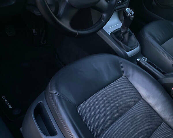 Чорний Шкода Октавія, об'ємом двигуна 2 л та пробігом 252 тис. км за 9770 $, фото 9 на Automoto.ua