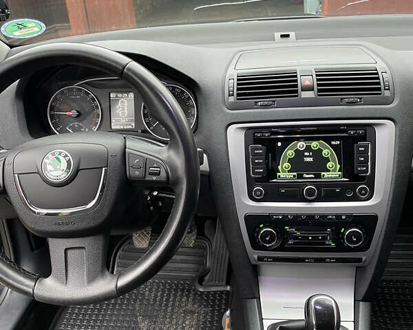 Чорний Шкода Октавія, об'ємом двигуна 1.6 л та пробігом 266 тис. км за 8000 $, фото 6 на Automoto.ua