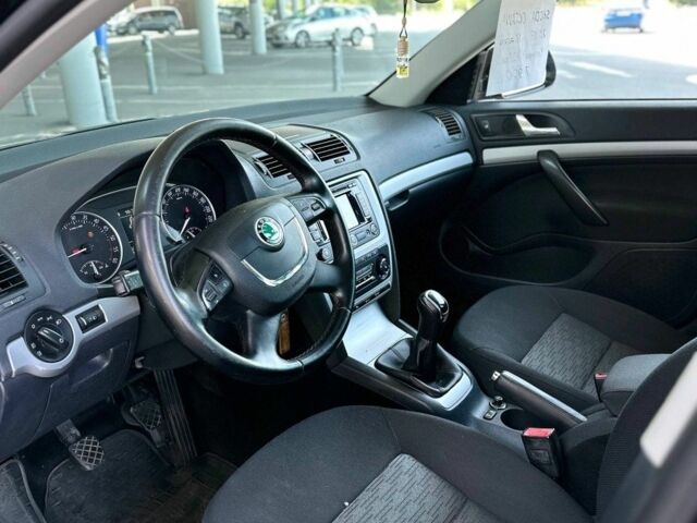 Чорний Шкода Октавія, об'ємом двигуна 0 л та пробігом 327 тис. км за 7900 $, фото 6 на Automoto.ua