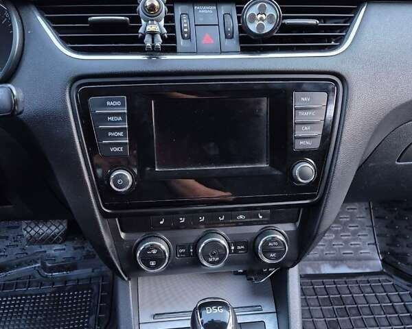 Черный Шкода Октавия, объемом двигателя 1.6 л и пробегом 330 тыс. км за 9500 $, фото 3 на Automoto.ua