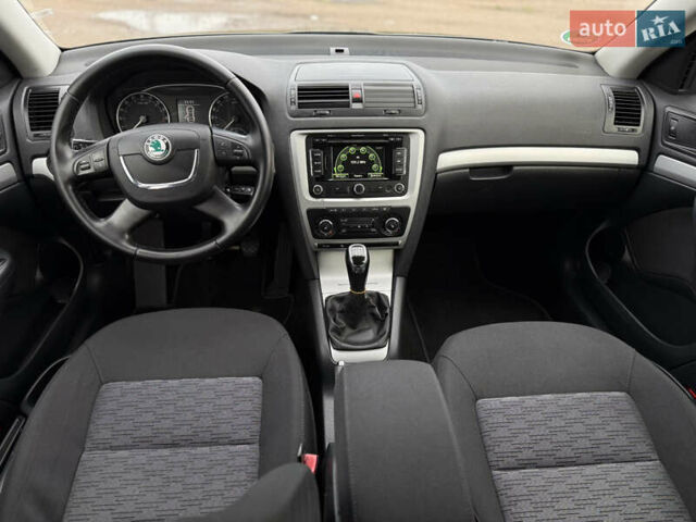 Черный Шкода Октавия, объемом двигателя 1.6 л и пробегом 208 тыс. км за 9100 $, фото 19 на Automoto.ua