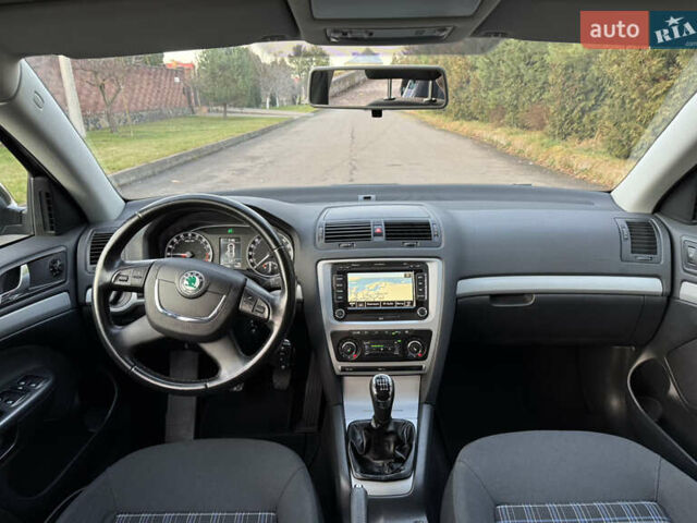 Черный Шкода Октавия, объемом двигателя 2 л и пробегом 217 тыс. км за 10550 $, фото 1 на Automoto.ua