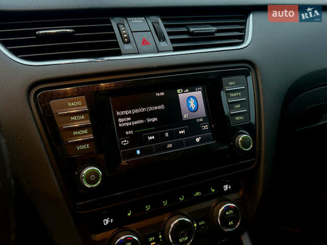 Черный Шкода Октавия, объемом двигателя 1.6 л и пробегом 335 тыс. км за 10000 $, фото 41 на Automoto.ua