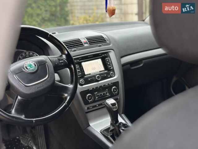 Черный Шкода Октавия, объемом двигателя 1.6 л и пробегом 299 тыс. км за 8200 $, фото 42 на Automoto.ua