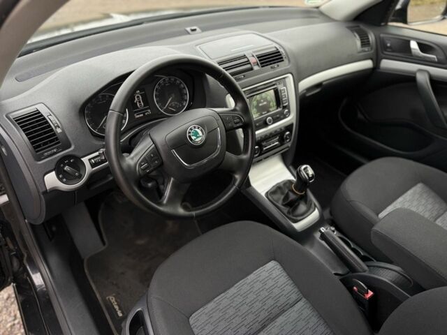 Чорний Шкода Октавія, об'ємом двигуна 1.6 л та пробігом 208 тис. км за 8999 $, фото 10 на Automoto.ua