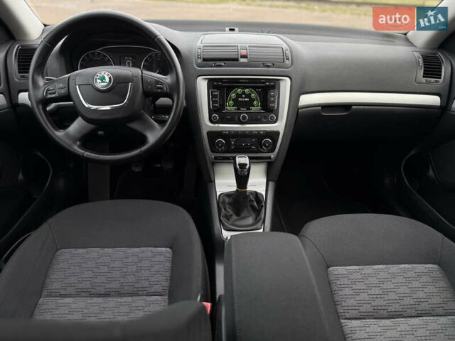 Черный Шкода Октавия, объемом двигателя 1.6 л и пробегом 208 тыс. км за 9100 $, фото 22 на Automoto.ua