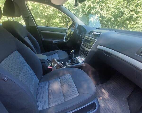 Черный Шкода Октавия, объемом двигателя 1.6 л и пробегом 240 тыс. км за 7950 $, фото 2 на Automoto.ua