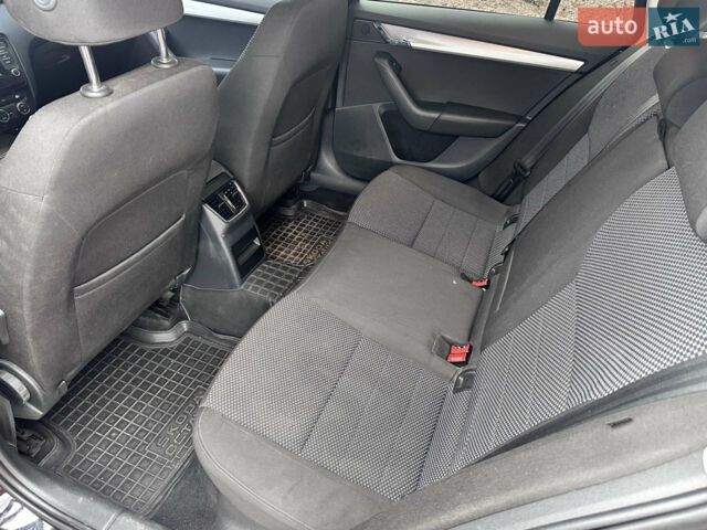 Чорний Шкода Октавія, об'ємом двигуна 1.6 л та пробігом 175 тис. км за 12500 $, фото 52 на Automoto.ua