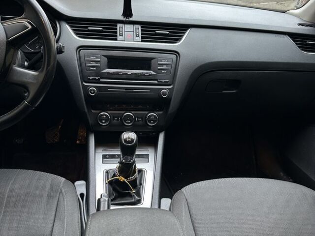 Чорний Шкода Октавія, об'ємом двигуна 1.6 л та пробігом 243 тис. км за 9700 $, фото 2 на Automoto.ua