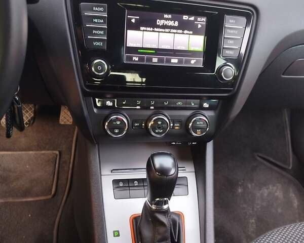 Чорний Шкода Октавія, об'ємом двигуна 1.6 л та пробігом 305 тис. км за 10300 $, фото 10 на Automoto.ua