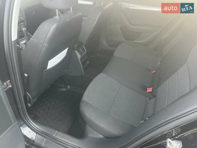 Черный Шкода Октавия, объемом двигателя 2 л и пробегом 296 тыс. км за 11800 $, фото 26 на Automoto.ua