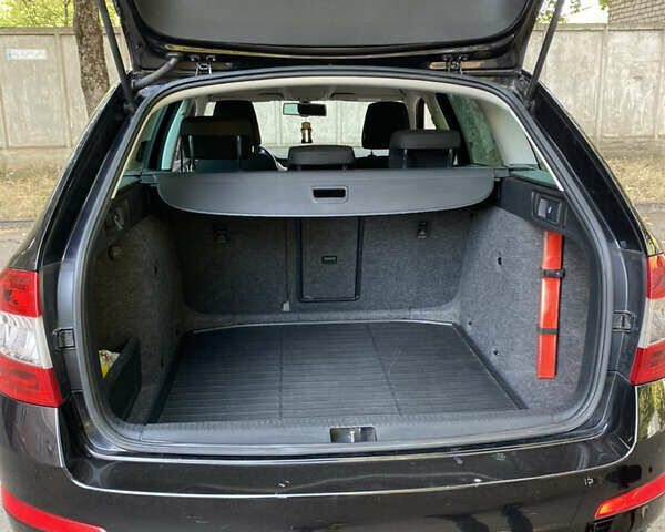 Шкода Октавия 2014 в Кривом Роге на Automoto.ua Черный Шкода Октавия, объемом двигателя 1.6 л и пробегом 159 тыс. км за 13500 $, фото 4 на Automoto.ua