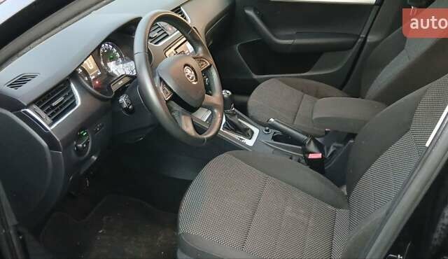 Черный Шкода Октавия, объемом двигателя 1.8 л и пробегом 260 тыс. км за 11000 $, фото 23 на Automoto.ua