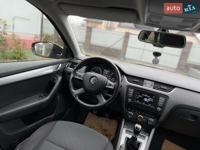 Черный Шкода Октавия, объемом двигателя 1.6 л и пробегом 232 тыс. км за 9900 $, фото 9 на Automoto.ua