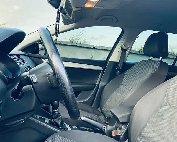 Чорний Шкода Октавія, об'ємом двигуна 1.6 л та пробігом 319 тис. км за 9700 $, фото 23 на Automoto.ua