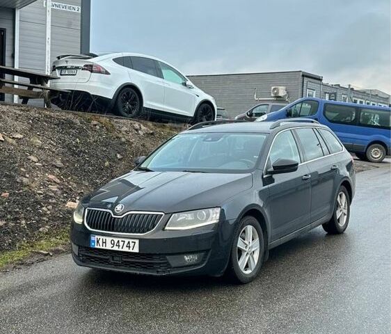 Черный Шкода Октавия, объемом двигателя 1.8 л и пробегом 223 тыс. км за 11500 $, фото 2 на Automoto.ua