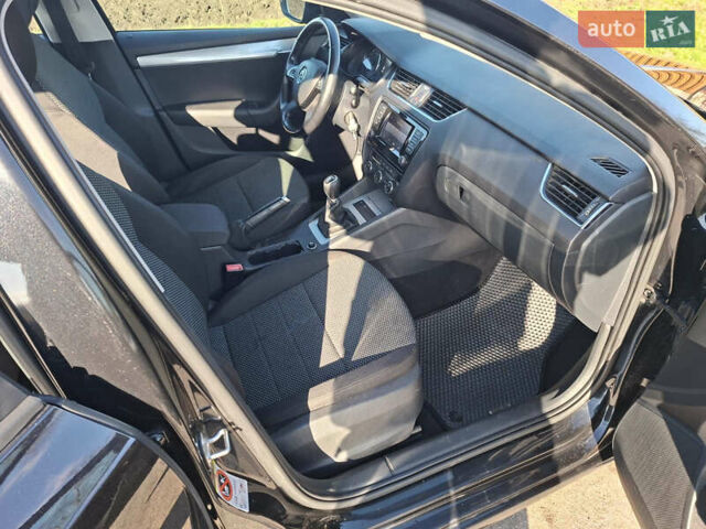 Черный Шкода Октавия, объемом двигателя 1.6 л и пробегом 270 тыс. км за 11800 $, фото 6 на Automoto.ua