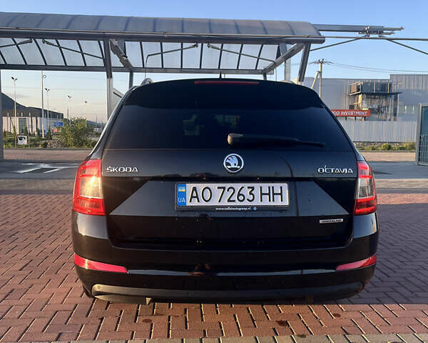 Шкода Октавия 2014 в Хусте на Automoto.ua Черный Шкода Октавия, объемом двигателя 1.6 л и пробегом 291 тыс. км за 11500 $, фото 3 на Automoto.ua