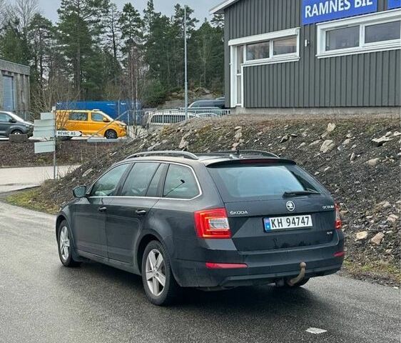 Черный Шкода Октавия, объемом двигателя 1.8 л и пробегом 223 тыс. км за 11500 $, фото 3 на Automoto.ua