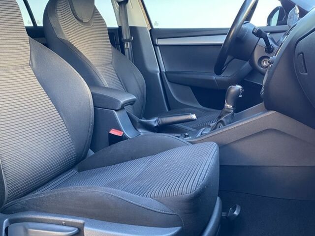 Чорний Шкода Октавія, об'ємом двигуна 2 л та пробігом 297 тис. км за 12900 $, фото 6 на Automoto.ua