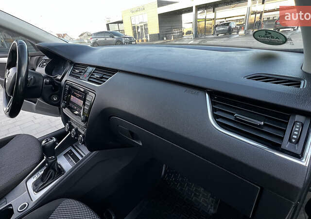 Чорний Шкода Октавія, об'ємом двигуна 1.6 л та пробігом 157 тис. км за 9999 $, фото 61 на Automoto.ua