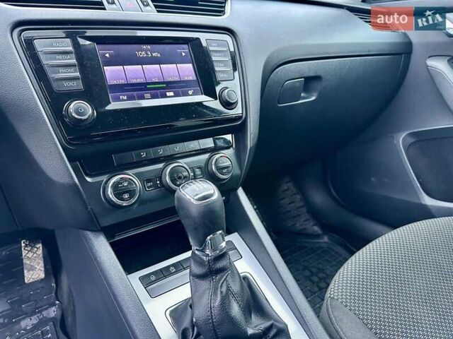 Черный Шкода Октавия, объемом двигателя 1.6 л и пробегом 267 тыс. км за 9500 $, фото 19 на Automoto.ua