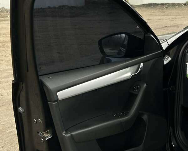 Чорний Шкода Октавія, об'ємом двигуна 1.6 л та пробігом 229 тис. км за 11399 $, фото 8 на Automoto.ua