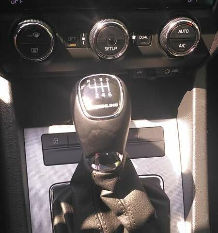 Чорний Шкода Октавія, об'ємом двигуна 1.6 л та пробігом 300 тис. км за 9500 $, фото 7 на Automoto.ua