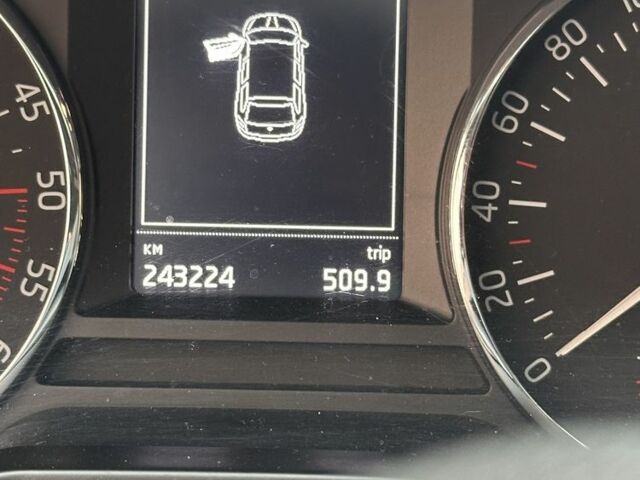 Чорний Шкода Октавія, об'ємом двигуна 1.6 л та пробігом 243 тис. км за 9700 $, фото 4 на Automoto.ua