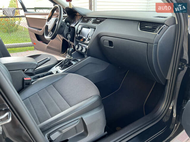 Черный Шкода Октавия, объемом двигателя 2 л и пробегом 312 тыс. км за 13500 $, фото 45 на Automoto.ua