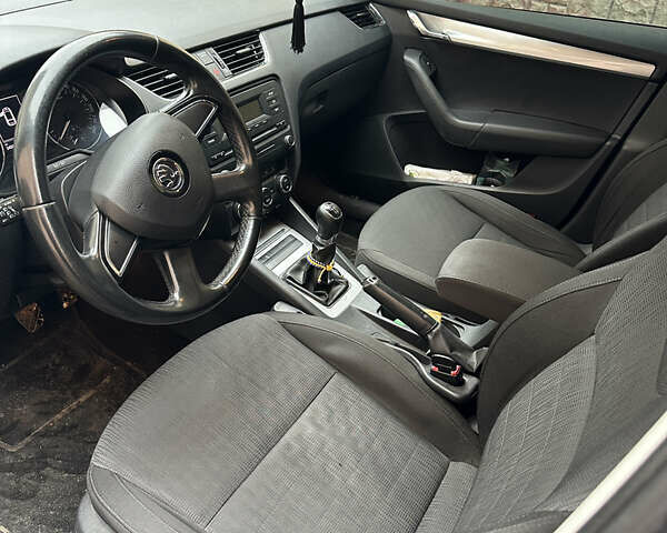 Черный Шкода Октавия, объемом двигателя 1.6 л и пробегом 243 тыс. км за 9700 $, фото 5 на Automoto.ua