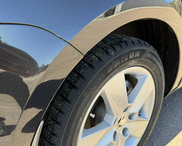 Черный Шкода Октавия, объемом двигателя 1.6 л и пробегом 275 тыс. км за 11200 $, фото 2 на Automoto.ua