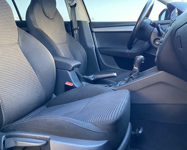 Черный Шкода Октавия, объемом двигателя 2 л и пробегом 294 тыс. км за 12900 $, фото 30 на Automoto.ua