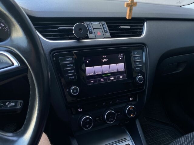 Черный Шкода Октавия, объемом двигателя 1.6 л и пробегом 328 тыс. км за 10700 $, фото 7 на Automoto.ua