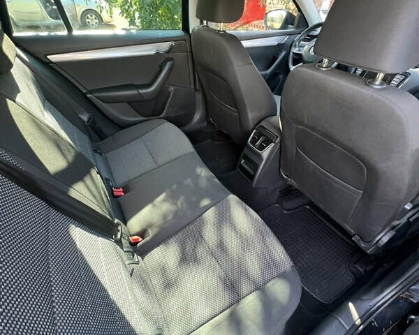 Черный Шкода Октавия, объемом двигателя 1.6 л и пробегом 299 тыс. км за 9999 $, фото 9 на Automoto.ua