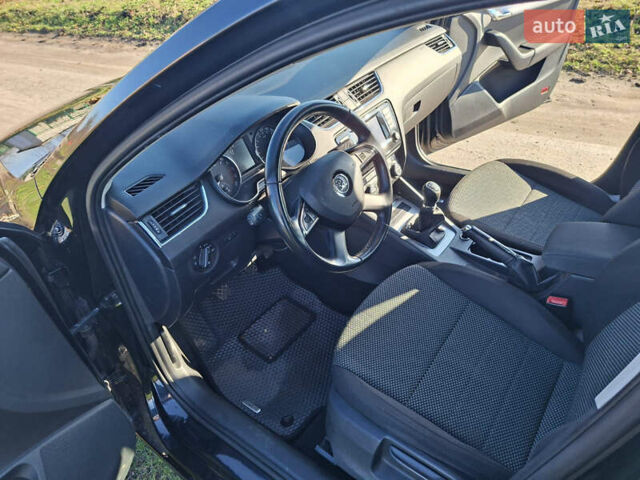 Черный Шкода Октавия, объемом двигателя 1.6 л и пробегом 270 тыс. км за 11800 $, фото 3 на Automoto.ua